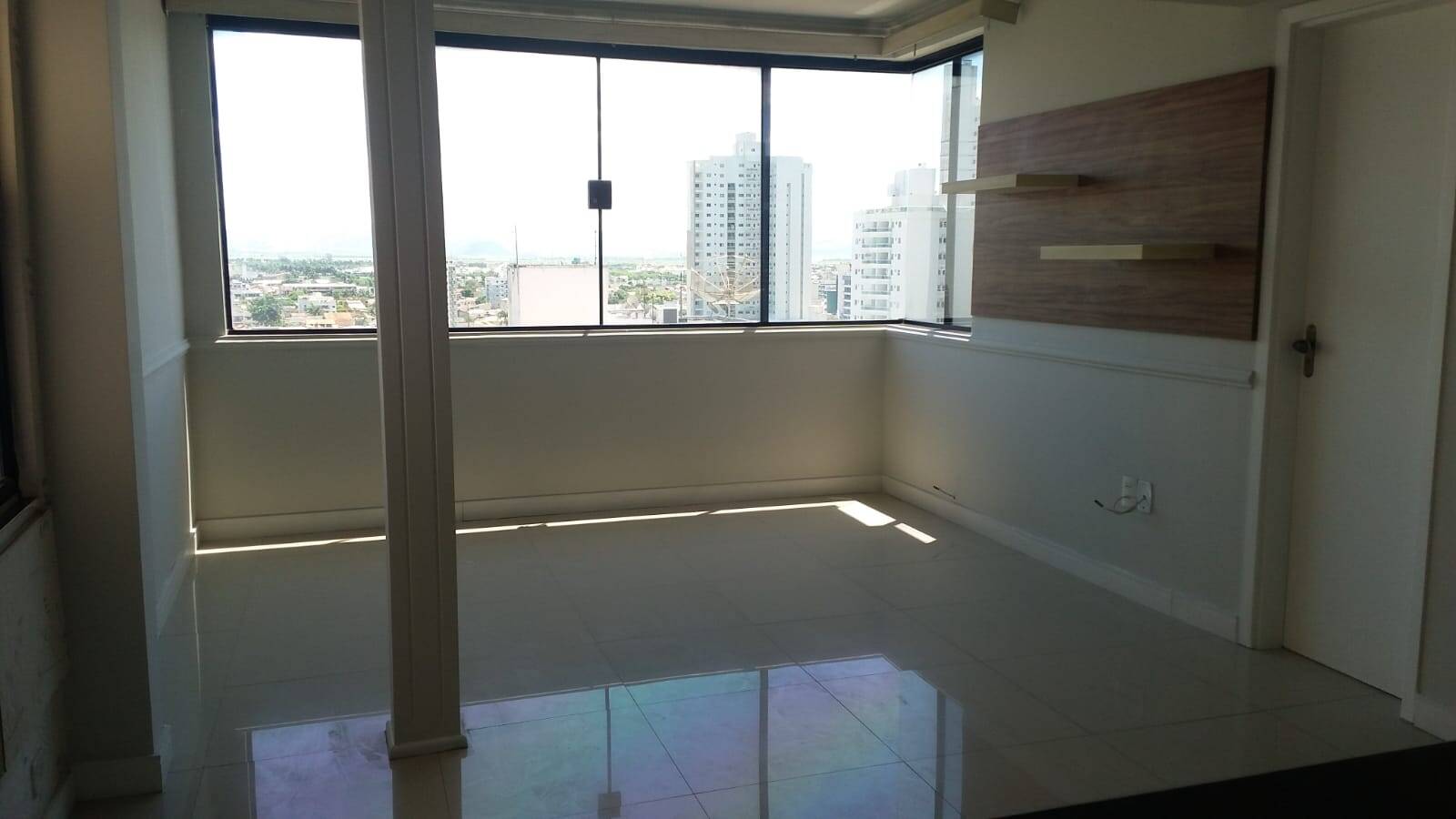 Apartamento à venda com 3 quartos - Foto 1