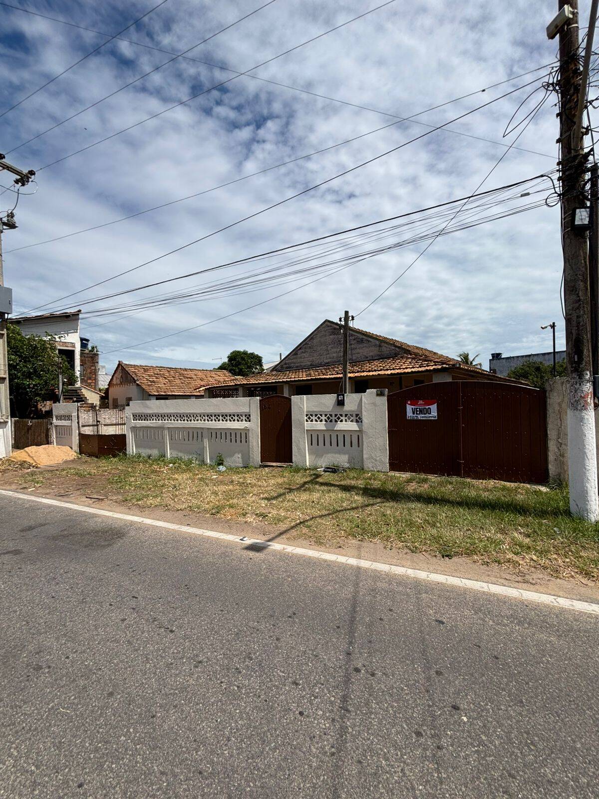 Casa à venda com 3 quartos, 201m² - Foto 1